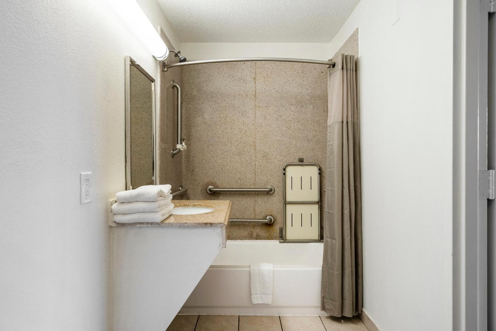 Oyo Hotel Bossier City La - Red River מראה חיצוני תמונה